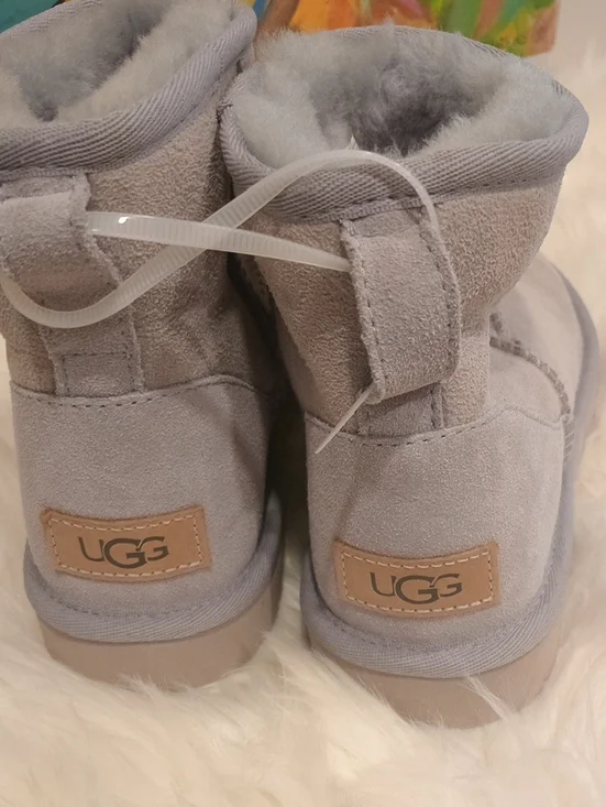 UGG  Boots - Picture 7 of 10